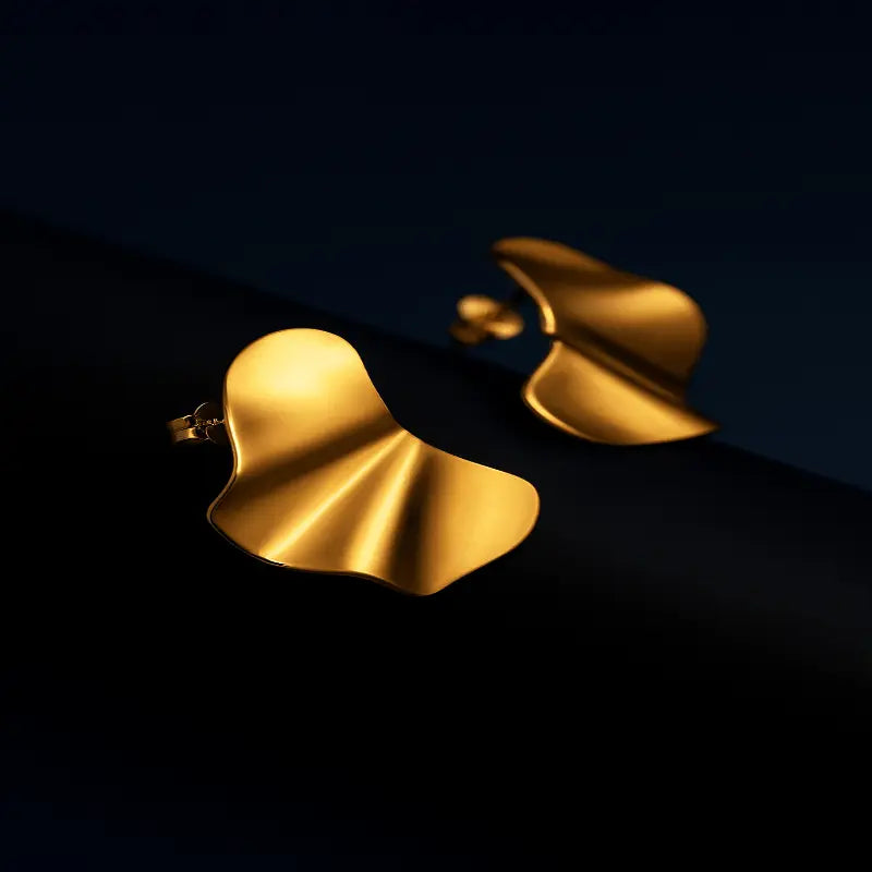 MUSE ARC GOLD STUD EARRINGS - LAVISH JEWELS18K PVD EARRINGS