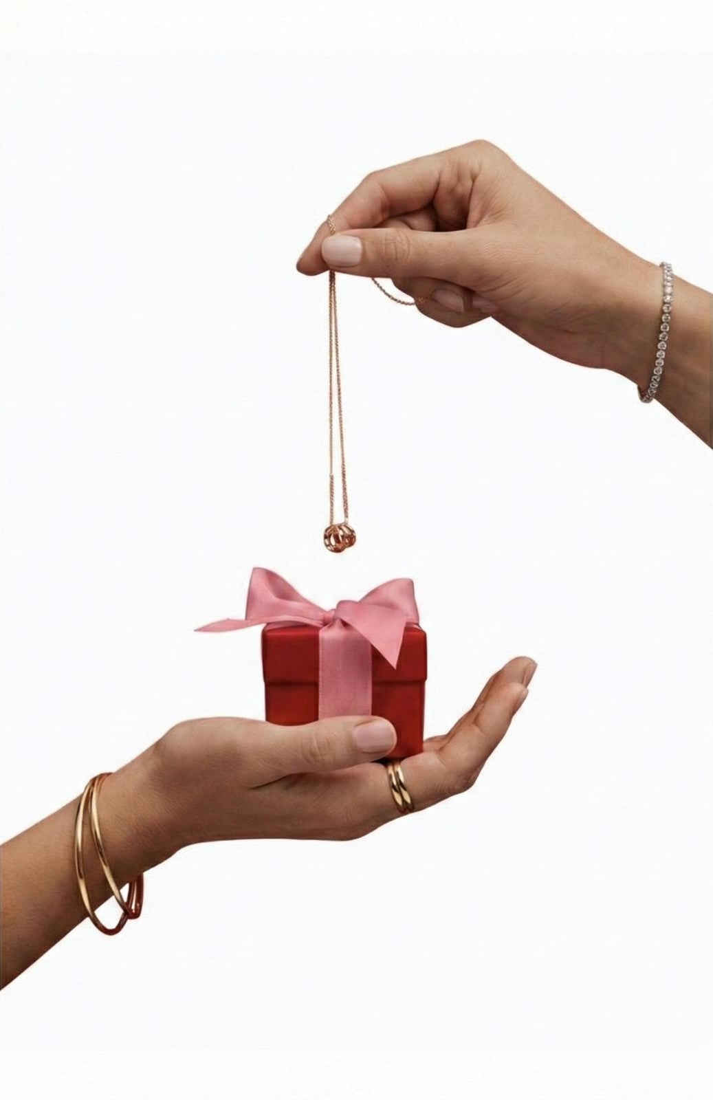 Luxury Christmas gift for her: 18K gold-plated necklace and diamond bracelet from Lavish Jewels Australia.