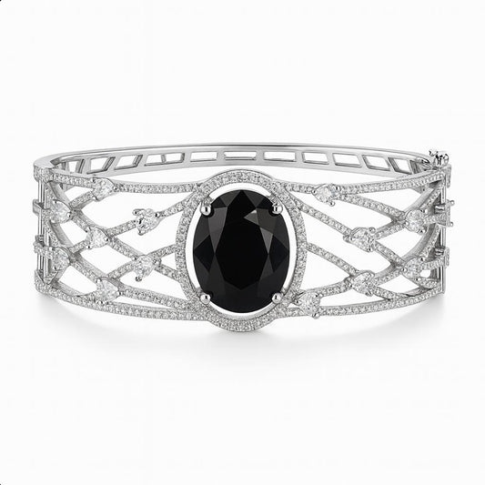 Front view of Aemilia Pearl kada – centre black stone with net design